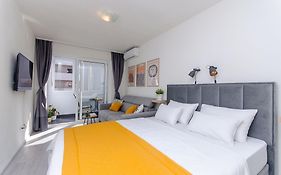 Side By Side Apartments