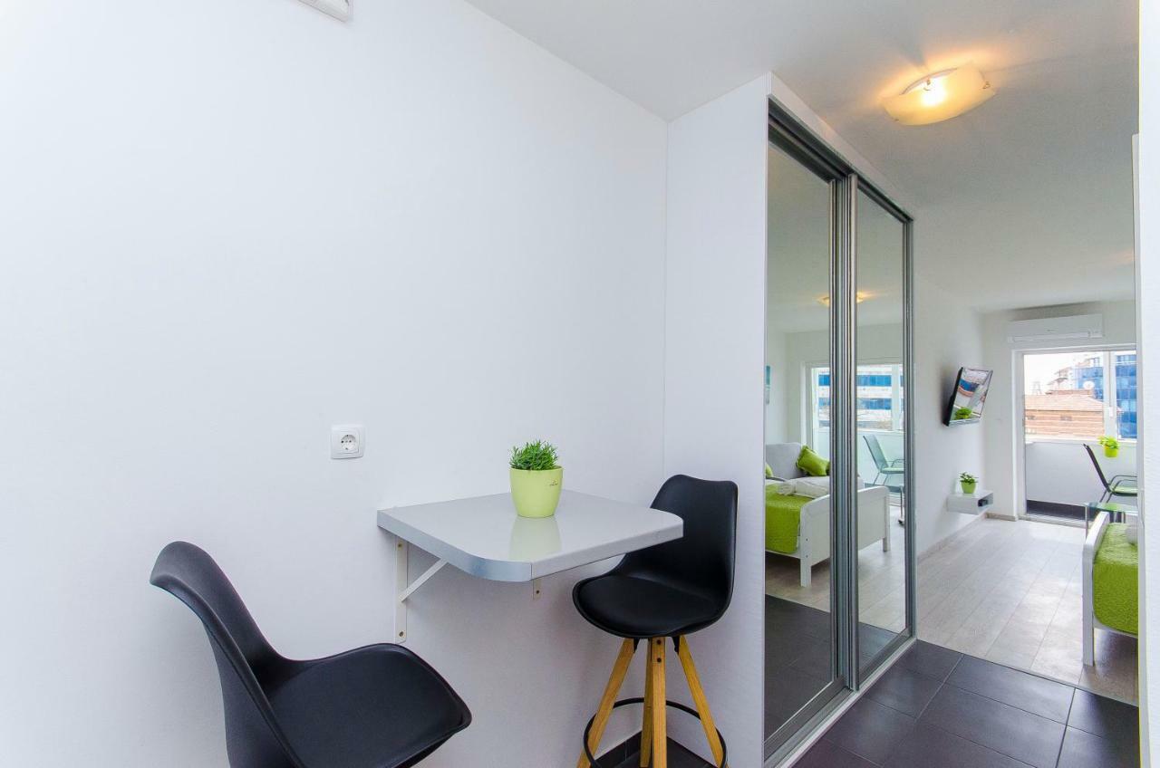 Side By Side Apartments Split Exterior foto
