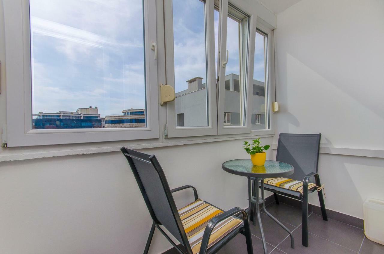 Side By Side Apartments Split Exterior foto